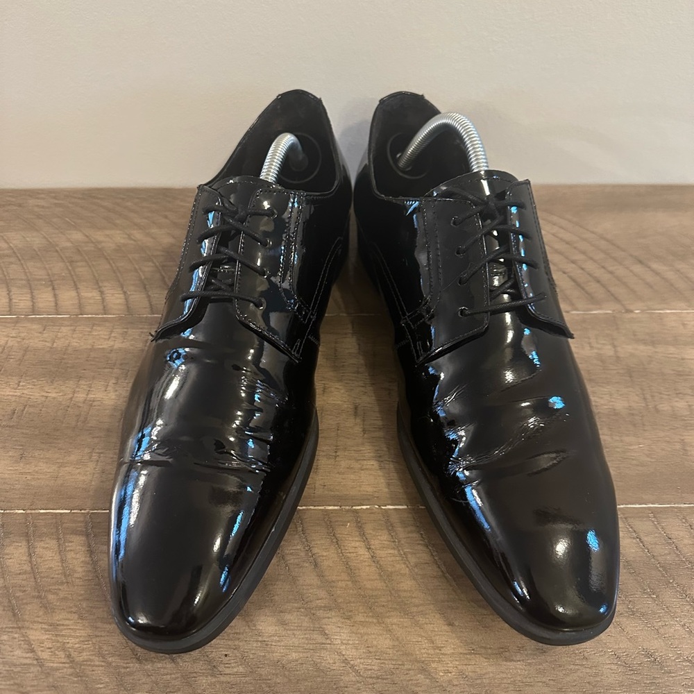 Gently used men’s Lord and Taylor tuxedo shoes.